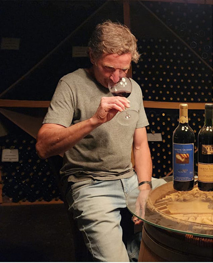 Degustación en la cava de la bodega